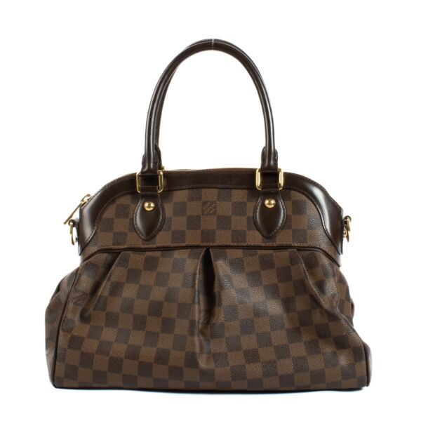 Shop safe online at Labellov in Antwerp, Brussels and Knokke this 100% authentic second hand Louis Vuitton Damier Ebene Trevi GM Shoulder Bag