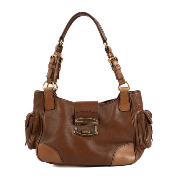 Shop safe online at Labellov in Antwerp, Brussels and Knokke this 100% authentic second hand Prada Brown Shoulder Bag