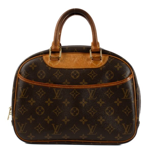 Shop safe online at Labellov in Antwerp, Brussels and Knokke this 100% authentic second hand Louis Vuitton Monogram Trouville Top Handle Bag