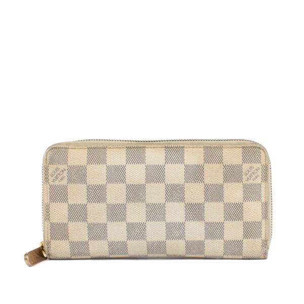Shop safe online at Labellov in Antwerp, Brussels and knokke this 100% authentic second hand Louis Vuitton Damier Azur Zippy Wallet