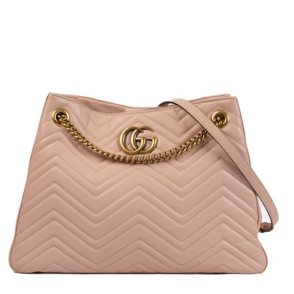 Shop safe online at Labellov in Antwerp, Brussels and Knokke this 100% authentic second hand Gucci Old Rose GG Marmont Matelasse Tote Bag