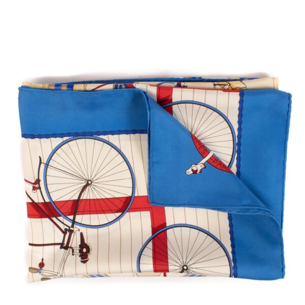 shop 100% authentic second hand Hermès Les Becanes Silk Scarf on Labellov.com