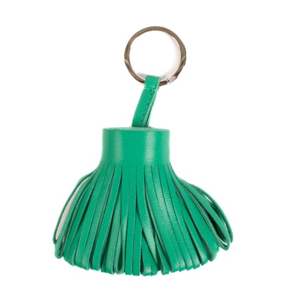 Hermès Menthe Carmen Key Ring aan de beste prijs bij Labellov tweedehands designer handtassen en accessoires. 