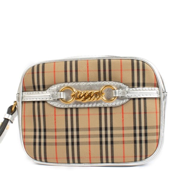 Shop safe online at Labellov in Antwerp, Brussels and Knokke this 100% authentic second hand Burberry Check Canvas Belt Bag