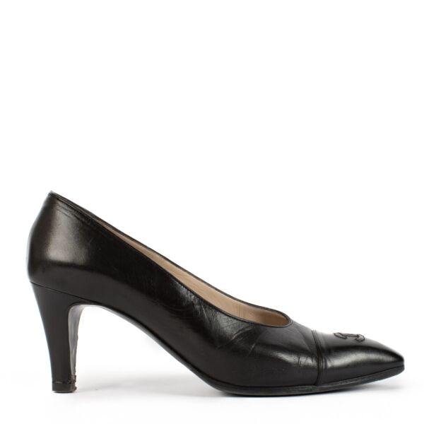 Chanel Black CC Pumps - size 37.5