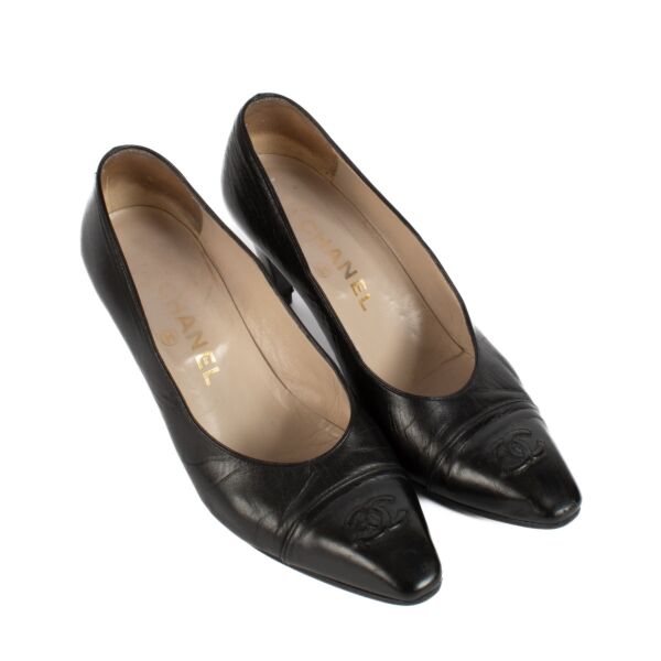 Chanel Black CC Pumps - size 37.5
