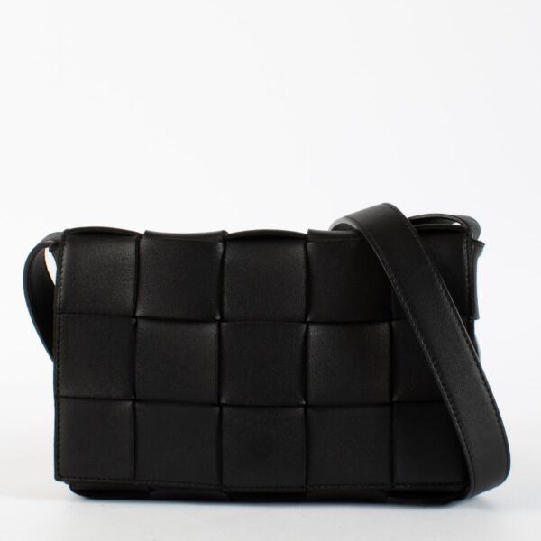 Authentic pre-loved Bottega Veneta Black Cassette Bag on Labellov.com