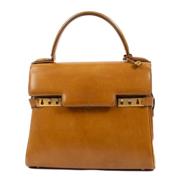 Shop 100% Authentic Secondhand Delvaux Cognac Tempête MM on Labellov.com