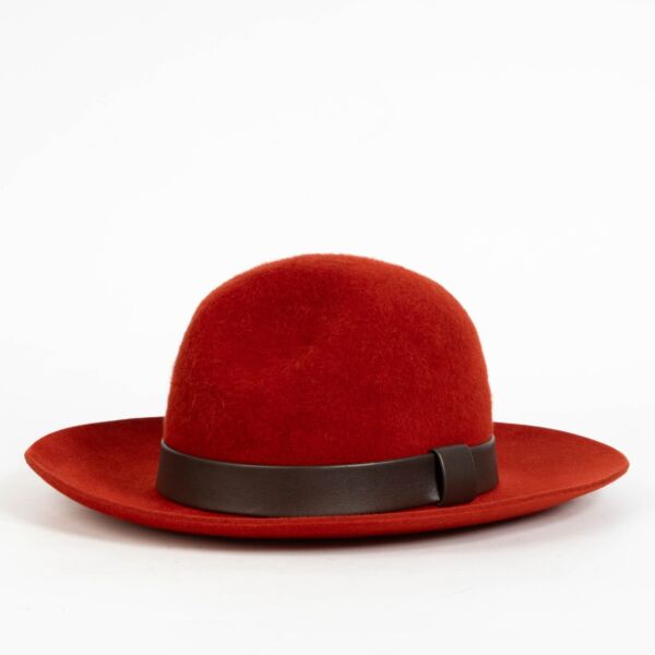 Authentic pre-loved Hermès Red Hat - Size 56 on Labellov.com.