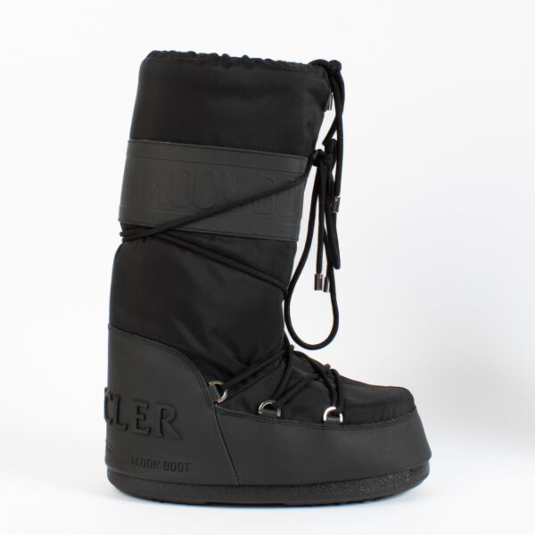 Shop 100% authentic second hand Moncler Black Snow Boots on Labellov.com