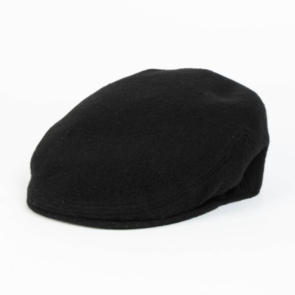 Authentic pre-loved Hermès Black Cashmere Hat - size 57 on Labellov.com