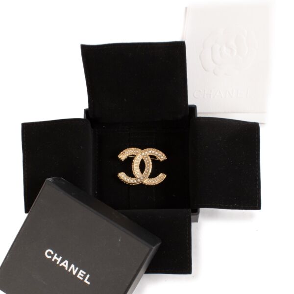 Chanel 15V Pearl Gold Brooch