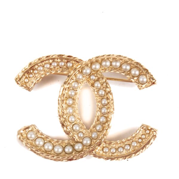 shop 100% authentic second hand Chanel 15V Pearl Gold Brooch on Labellov.com