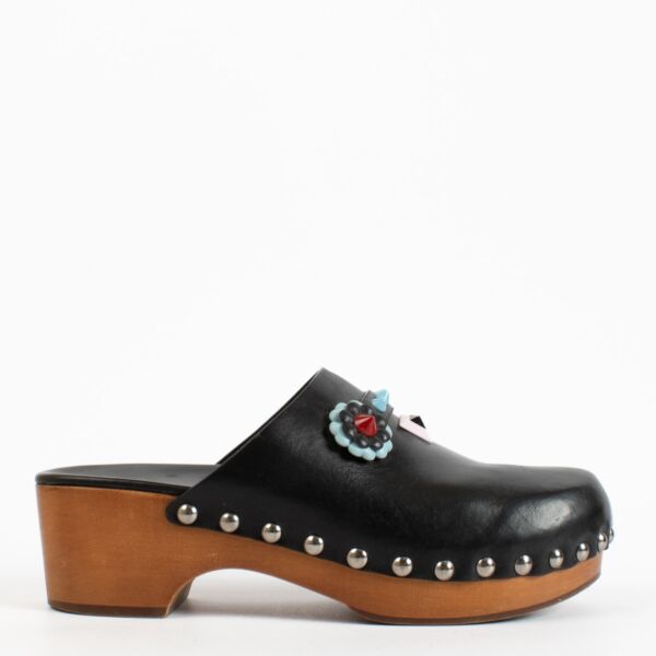 Shop safe online at Labellov in Antwerp, Brussels and Knokke these 100% authentic second hand Fendi Black Clogs - size 42