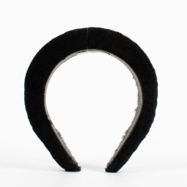 Shop safe online at Labellov in Antwerp, Brussels and Knokke this 100% authentic second hand Fendi Black Headband 