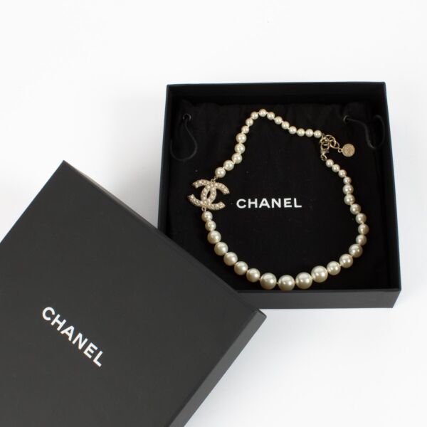 Chanel 19V Faux Pearl Chocker Necklace