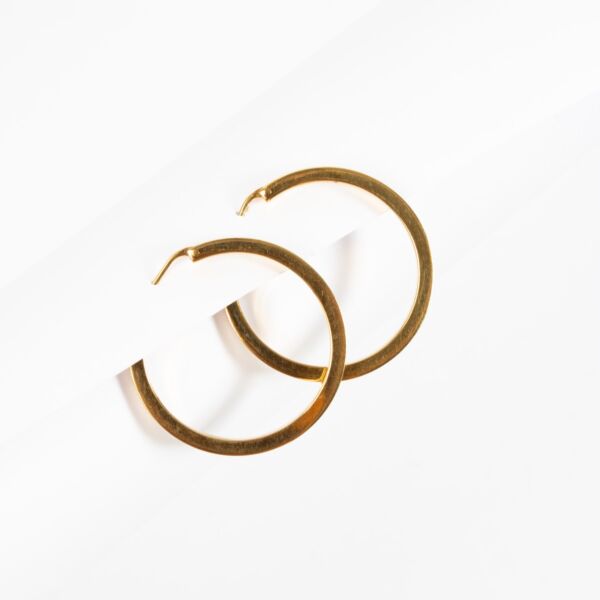 Shop safe online at Labellov in Antwerp, Brussels and Knokke these 100% authentic second hand Céline Gold Hoop Earrings