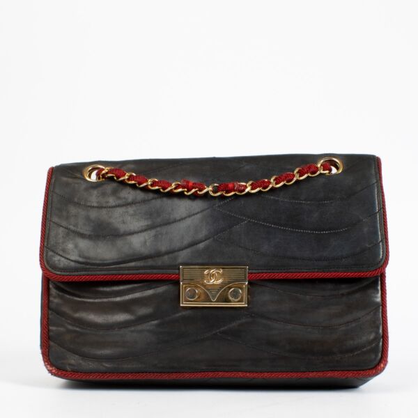 authentic preloved Chanel Vintage Scallop Quilted Medium Pagoda Flap Bag on Labellov.com