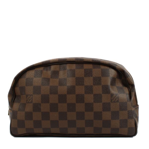 Are you looking for an authentic designer Louis Vuitton Monogram Trousse Pochette GM? We buy and sell your preloved and new items.