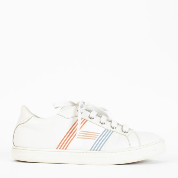 Explore these pre-loved Hermès White Sneakers in size 37.5, crafted in smooth calfskin leather. A sleek and sophisticated essential, now available at Labellov – your trusted destination for luxury fashion in Antwerpen and Knokke.