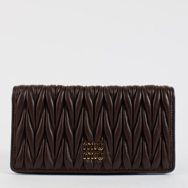 Shop safe online at Labellov in Antwerp, Brussels and Knokke this 100% authentic second hand Miu Miu Bruyère Matelasse Flap Wallet