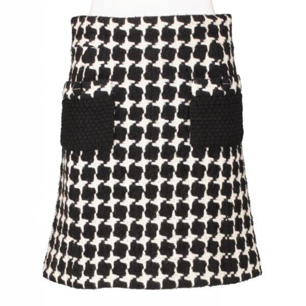 shop 100% authentic second hand Chanel 07A Black & White Tweed Skirt - Size FR38 on Labellov.com