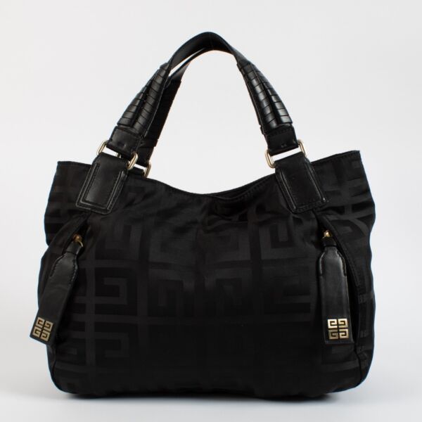 Shop 100% authentic secondhand Givenchy Black Nylon Bag on Labellov.com