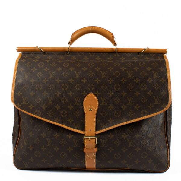 Authentic second hand Louis Vuitton Monogram Hunting Bag on Labellov.com 