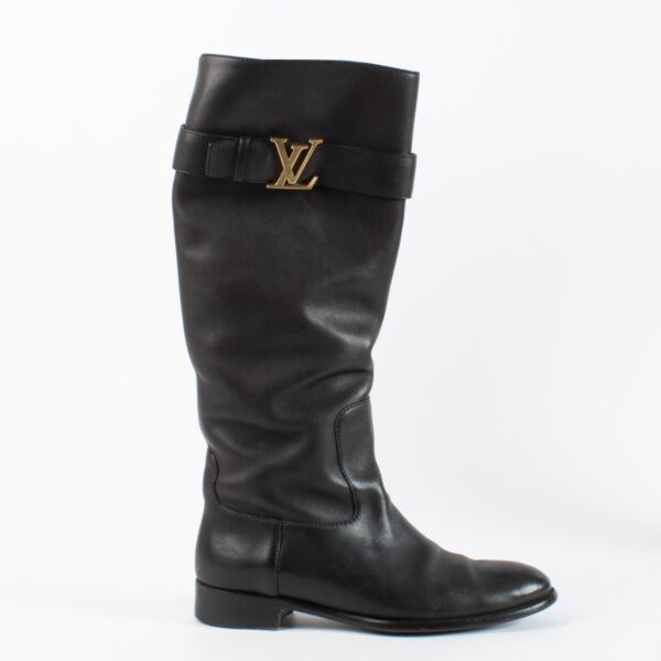 Shop Louis Vuitton black leather knee boots size 39 with gold LV logo buckle. Timeless, elegant design in supple leather available now at Labellov.com.