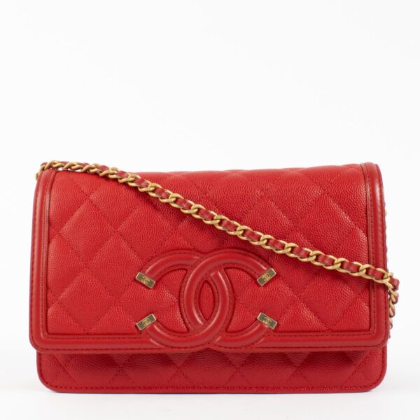Authentic second hand Chanel Red CC Filigree Wallet On Chain on Labellov.com
