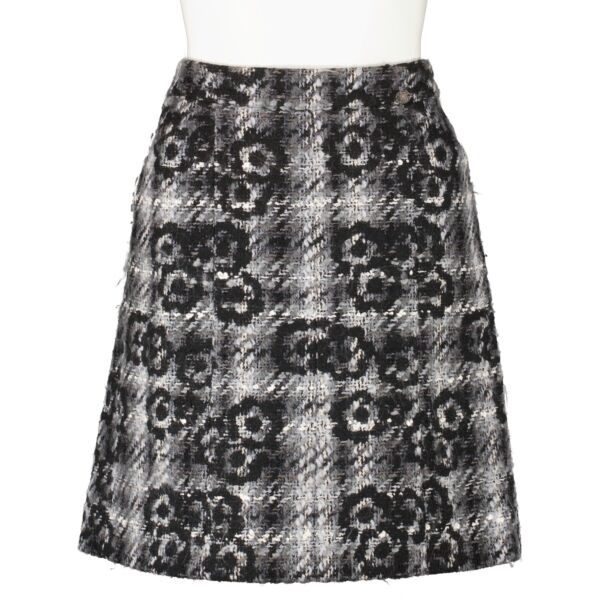 Chanel 05A Grey Tweed Jacket/Skirt/Hat Set - Size FR40