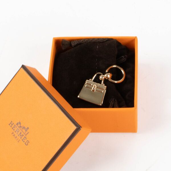 Authentic pre-loved Hermès Gold-Plated Kelly Necklace Pendant on Labellov.com