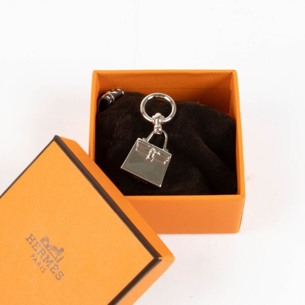Authentic pre-loved Hermès Palladium-Plated Kelly Necklace Pendant on Labellov.com