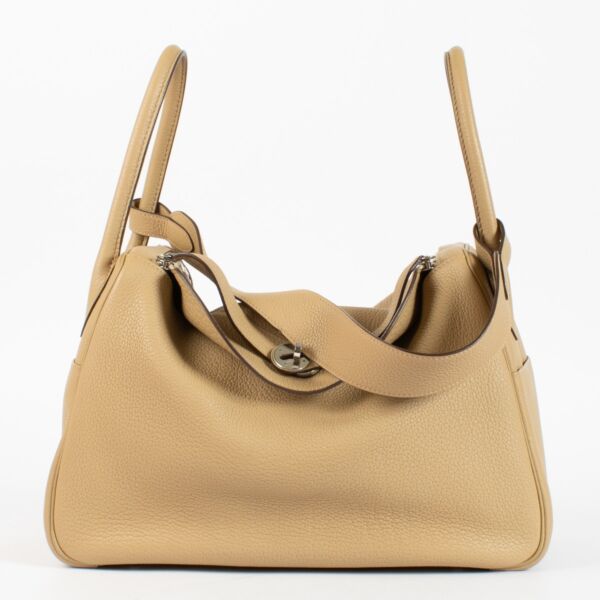 Authentic secondhand Hermès Lindy 34 in Biscuit Taurillon Clemence leather with palladium hardware at Labellov.com.