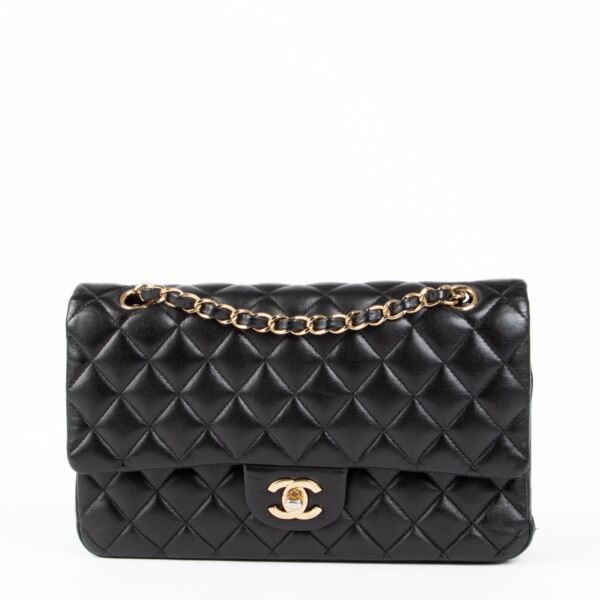 Shop safe online at Labellov in Antwerp, Brussels and Knokke this 100% authentic second hand Chanel Black Lambskin Medium Classic Flap 11.12 Bag