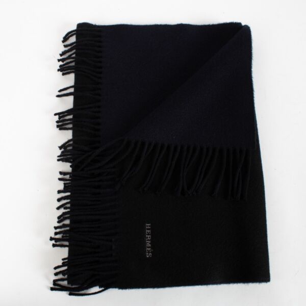 Are you looking for an authentic designer accessory? We buy and sell your preloved and brand new Hermès Recto-Verso Black/BLue Cashmere Scarf.