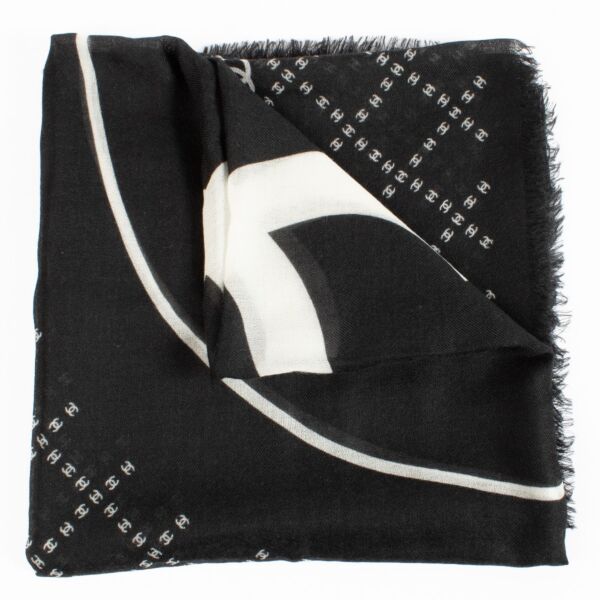 shop 100% authentic second hand Chanel Black CC Travel Kit on Labellov.com