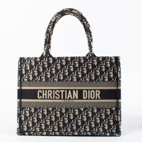Discover the Dior Book Tote Medium Blue Oblique Monogram, one of Dior’s most iconic handbags. Crafted from embroidered canvas and featuring the signature Christian Dior Paris logo, this luxury designer tote is ideal for everyday wear, travel, and work. Sh