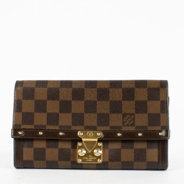 Authentic pre-loved Louis Vuitton Damier Ebene Venice Wallet on Labellov.com