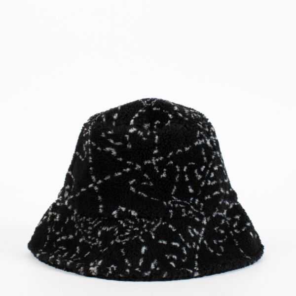 authentic preloved Chanel Black Tweed Hat - Size M on Labellov.com