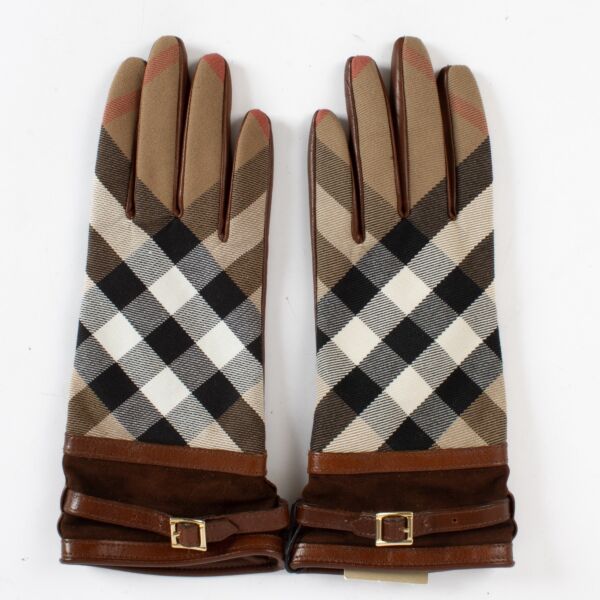 Authentic Second Hand Burberry Check Gloves on Labellov.com