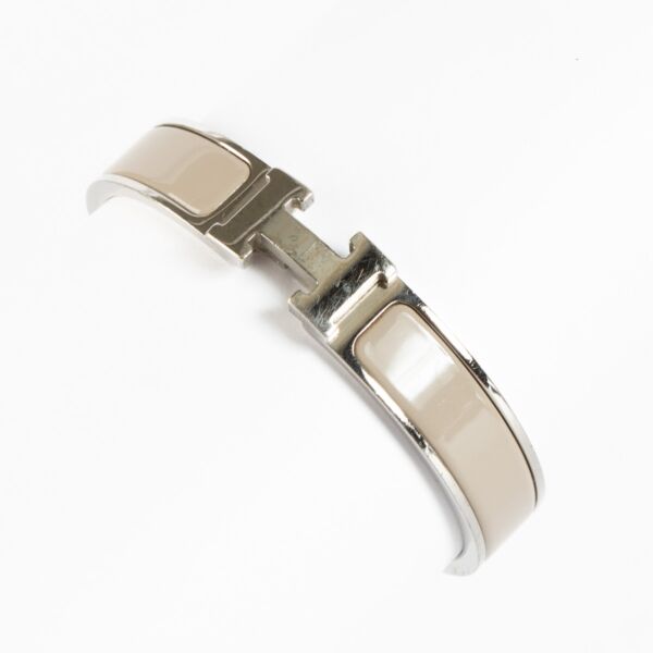 Authentic preloved Hermès Marron Glacé Clic H Bracelet - Size T1 on Labellov.com