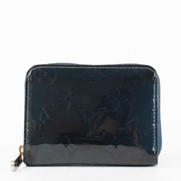 Shop safe online at Labellov in Antwerp, Brussels and Knokke this 100% authentic second hand Louis Vuitton Blue Monogram Vernis Zippy Compact Wallet