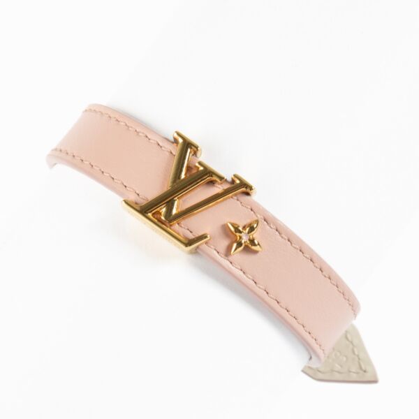 Shop safe online at Labellov in Antwerp, Brussels and Knokke this 100% authentic second hand Louis Vuitton Pink Leather LV Iconic Bracelet 