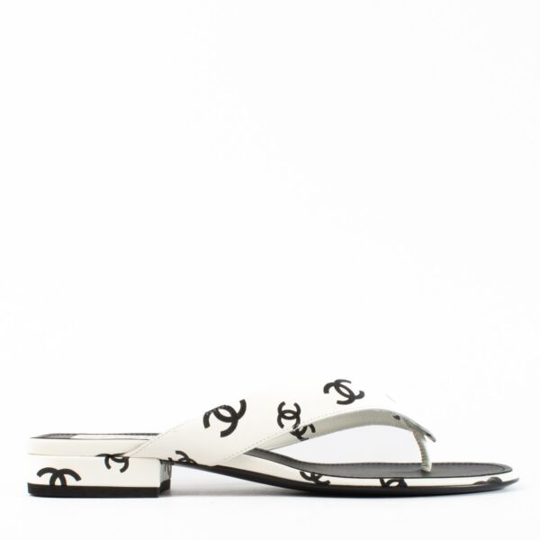 Authentic Preloved Chanel 22S White CC Thong Sandals - size 39 on Labellov.com