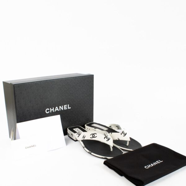 Chanel 22S White CC Thong Sandals - size 39