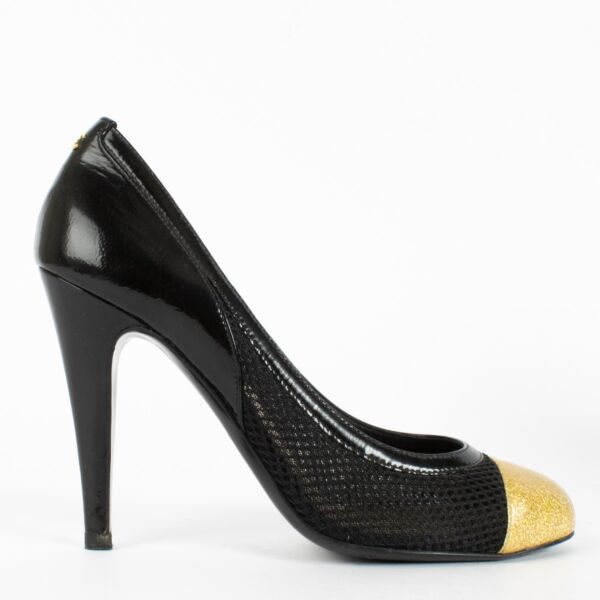 Authentic second-hand Chanel Black Mesh Pumps -Size 39 1/2 on labellov.com