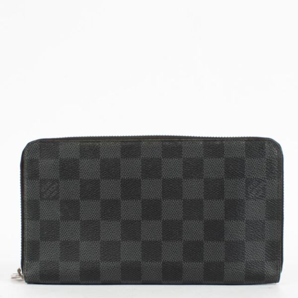 Shop the authentic Louis Vuitton Damier Graphite Zippy Organizer Wallet second hand on Labellov.com.