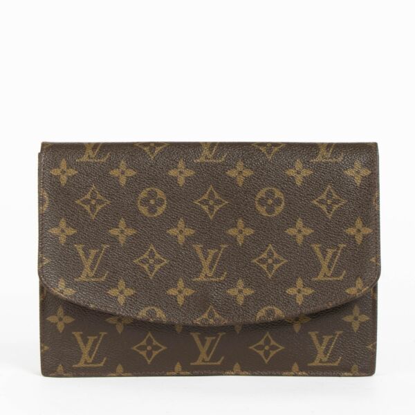 Shop this 100% authentic Louis Vuitton Monogram Vintage Pochette Rabat 23 Clutch at Labellov.com