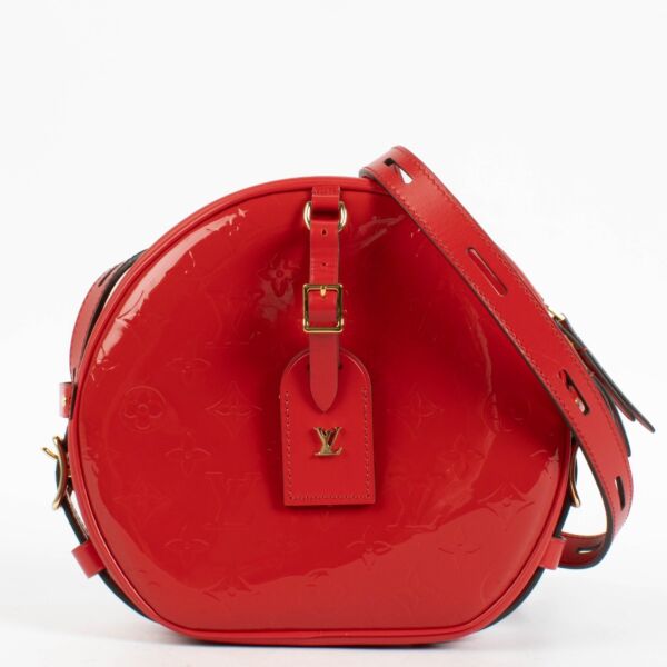 Authentic pre-loved Louis Vuitton Red Monogram Vernis Boite Chapeau MM on Labellov.com